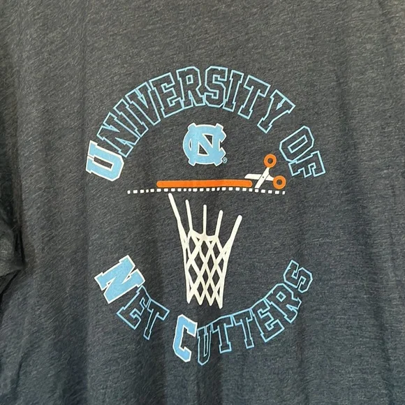 UNC Tar Heels T-shirt - Picture 2 of 4